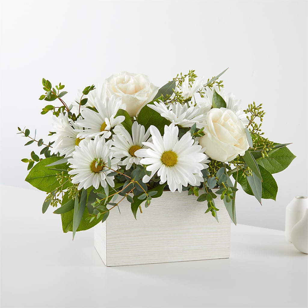Fresh Linen Box Bouquet –  Burlington In Bloom Inc, Burlington IA