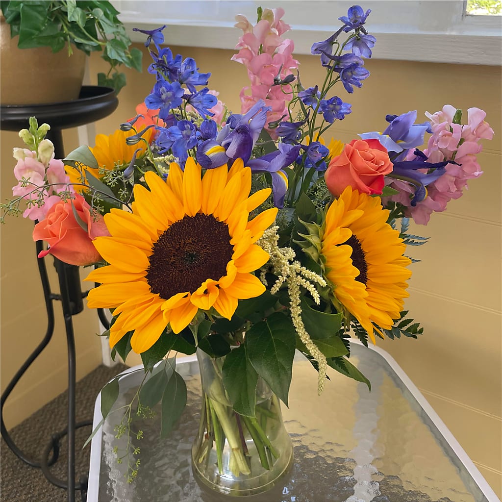 Rays of Life Bouquet –  Burlington In Bloom Inc, Burlington IA